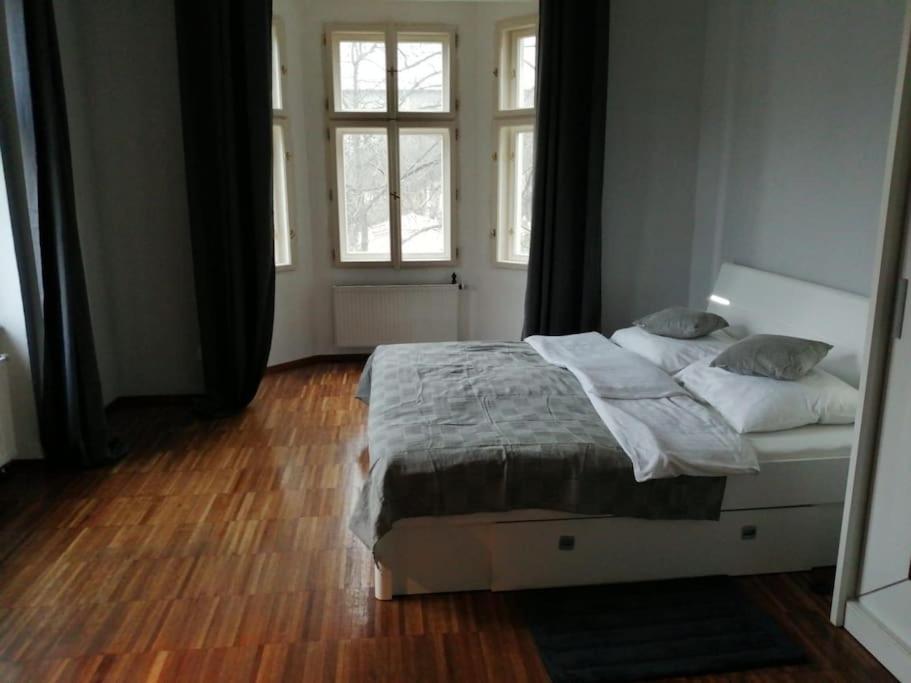 2 Bedrooms Close Vysehrad - Congress Centrum Апартаменти