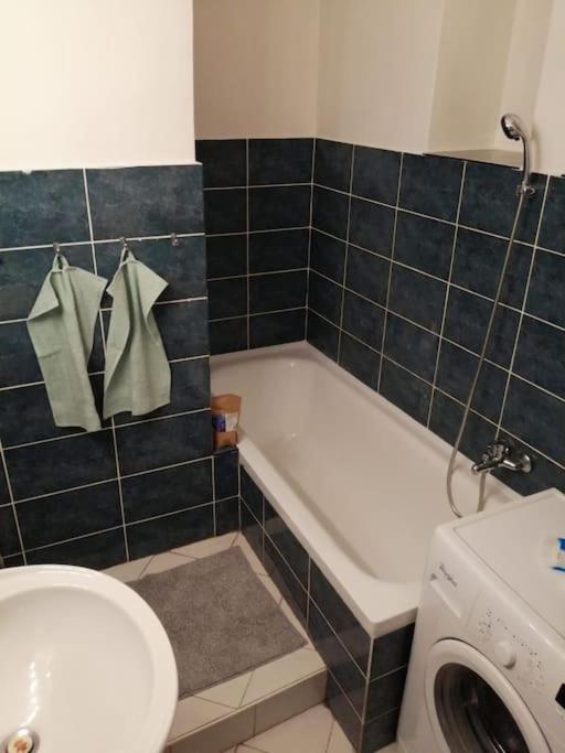 Апартаменти 2 Bedrooms Close Vysehrad - Congress Centrum *