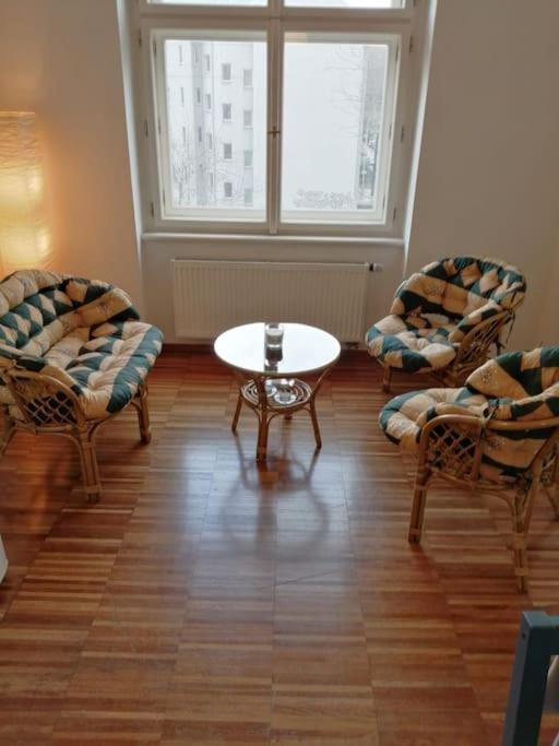 2 Bedrooms Close Vysehrad - Congress Centrum Апартаменти Прага