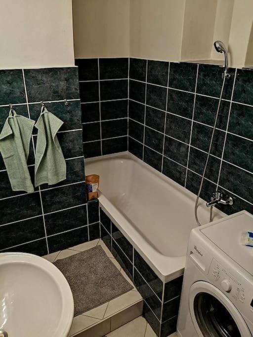 2 Bedrooms Close Vysehrad - Congress Centrum Апартаменти *