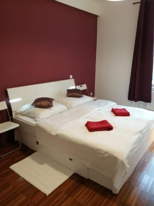 2 Bedrooms Close Vysehrad - Congress Centrum Апартаменти *
